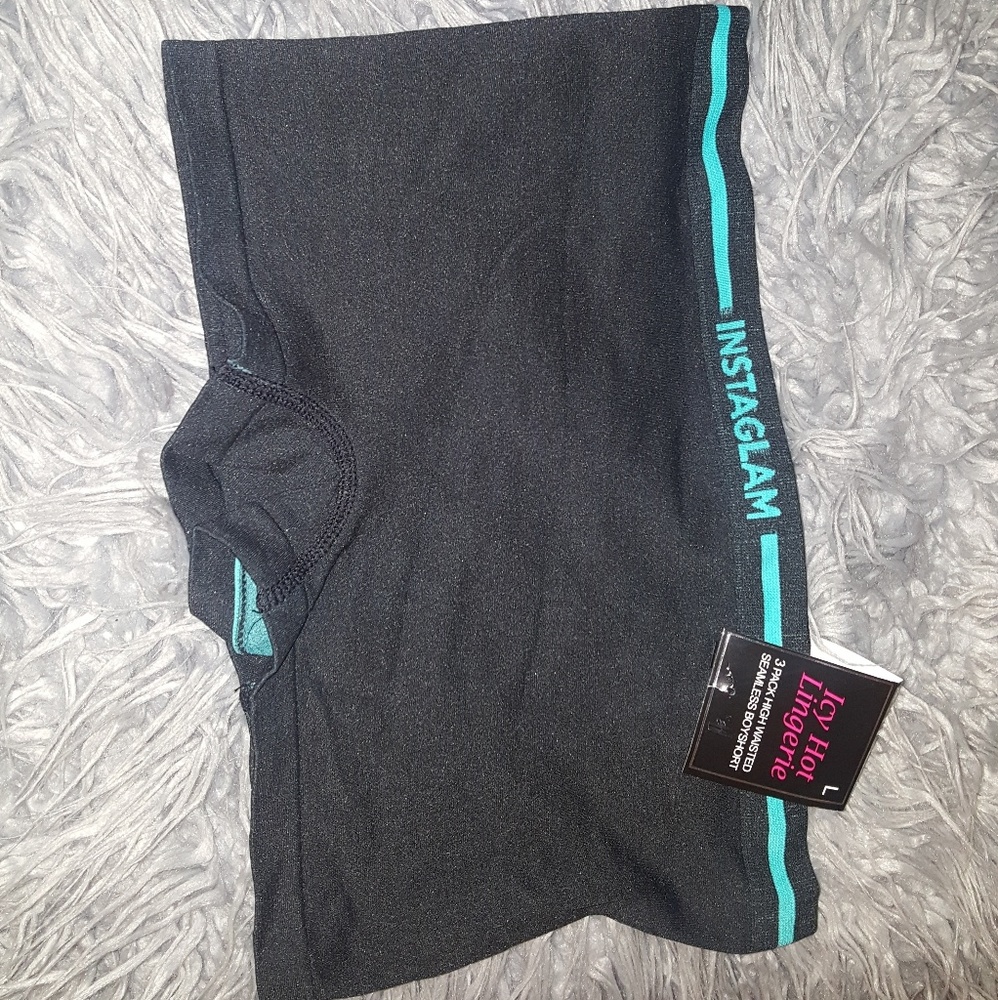 Black boyshorts